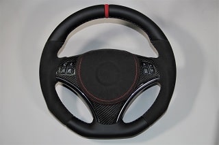 Перетяжка руля БМВ натуральной кожей и алькантарой с нулевой меткой